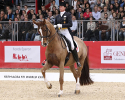 Ulla Salzgeber und Herzrufs Erbe haben die 2. Station des Welt-Cups Dressur im französischen Lyon gewonnen. Foto: J. Morel Ulla Salzgeber und Herzrufs Erbe haben die 2. Station des Welt-Cups Dressur im französischen Lyon gewonnen. Foto: J. Morel